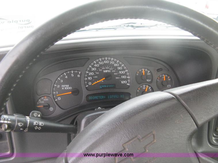 image for item H6347 2003 Chevrolet Silverado 2500HD utility truck