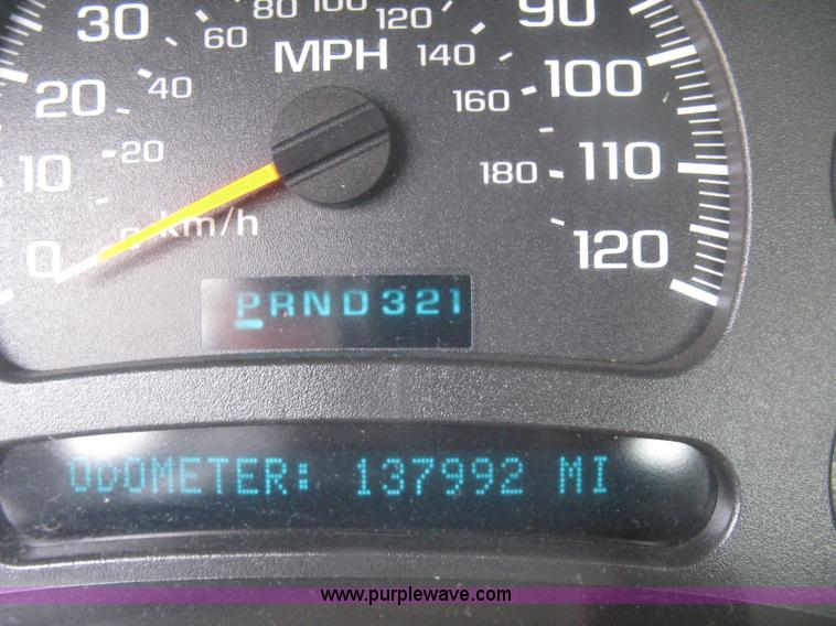 image for item H6347 2003 Chevrolet Silverado 2500HD utility truck