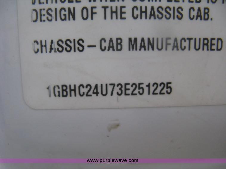 image for item H6347 2003 Chevrolet Silverado 2500HD utility truck