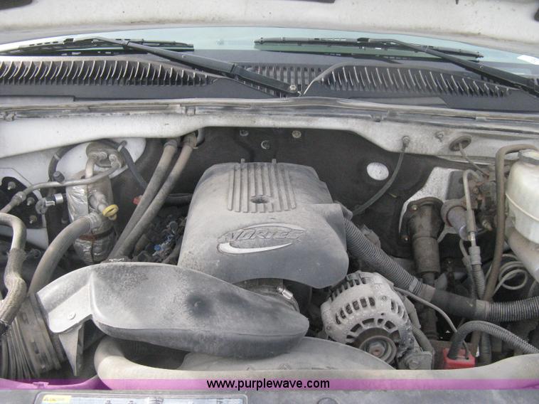 image for item H6347 2003 Chevrolet Silverado 2500HD utility truck