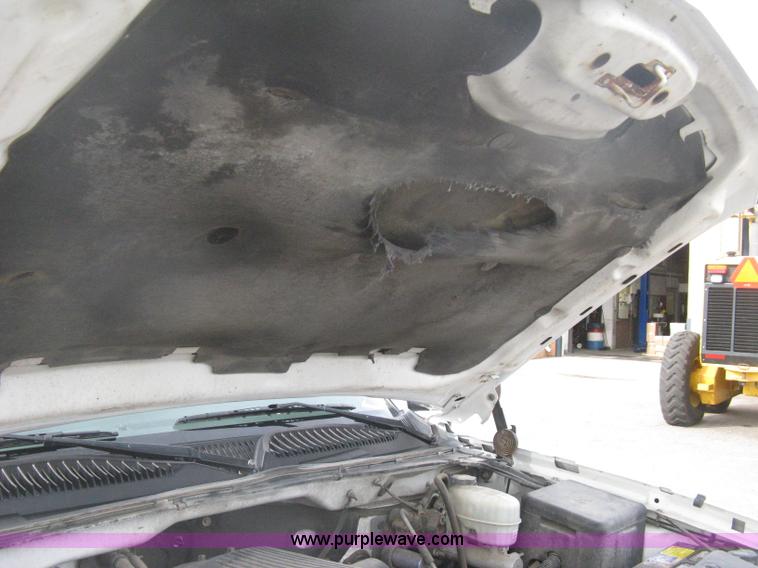 image for item H6347 2003 Chevrolet Silverado 2500HD utility truck