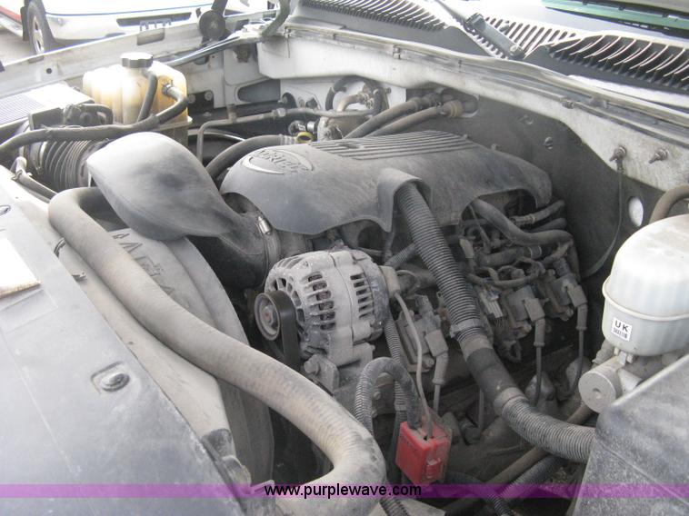 image for item H6347 2003 Chevrolet Silverado 2500HD utility truck