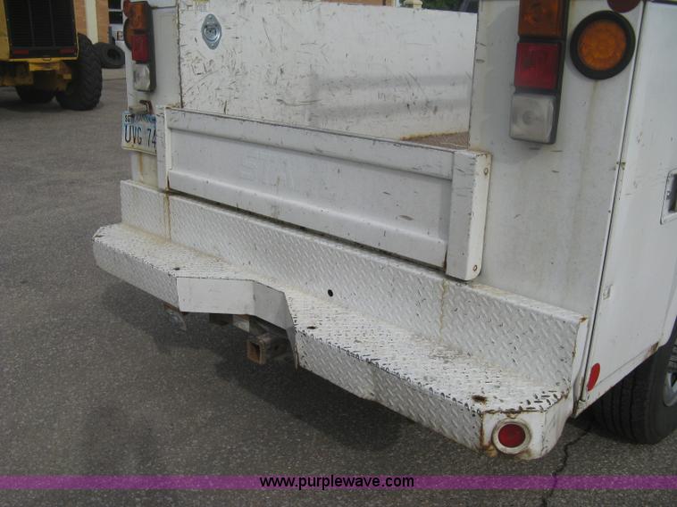 image for item H6347 2003 Chevrolet Silverado 2500HD utility truck