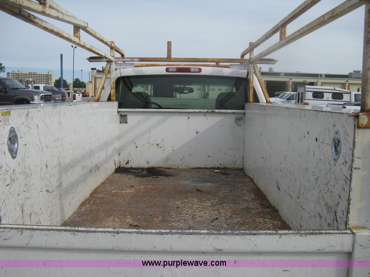 image for item H6347 2003 Chevrolet Silverado 2500HD utility truck