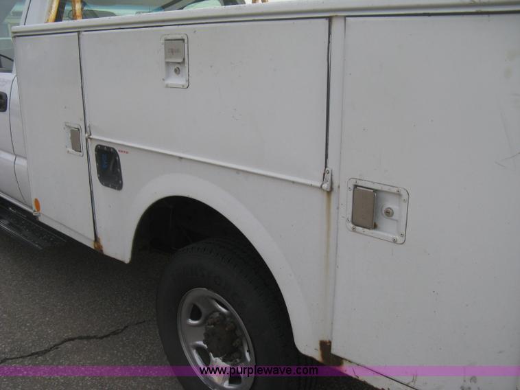 image for item H6347 2003 Chevrolet Silverado 2500HD utility truck