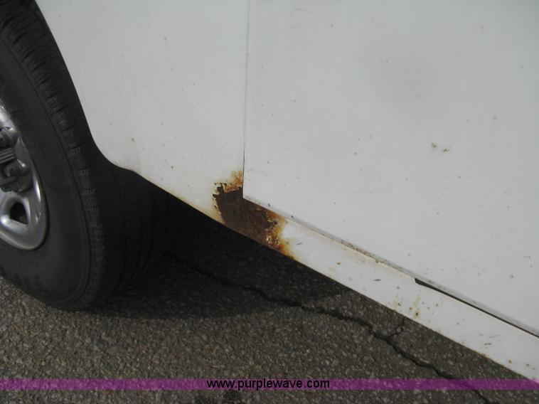 image for item H6347 2003 Chevrolet Silverado 2500HD utility truck