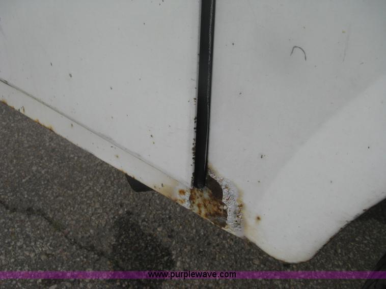 image for item H6347 2003 Chevrolet Silverado 2500HD utility truck