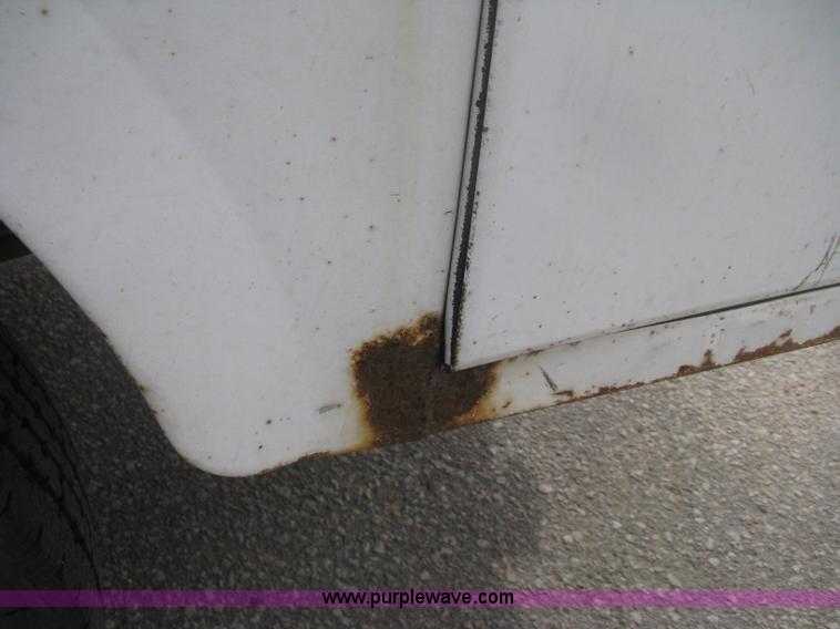 image for item H6347 2003 Chevrolet Silverado 2500HD utility truck