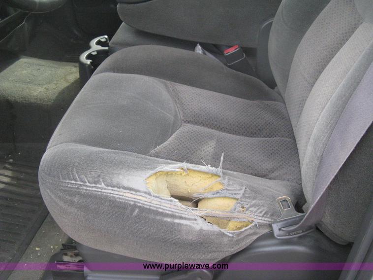 image for item H6347 2003 Chevrolet Silverado 2500HD utility truck