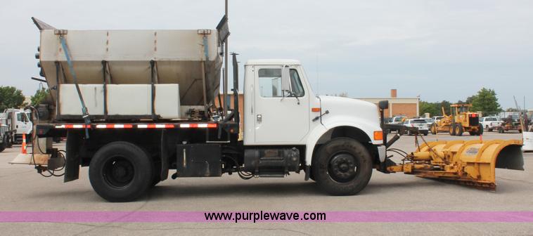 image for item H6360 1996 International 4900 flatbed dump truck