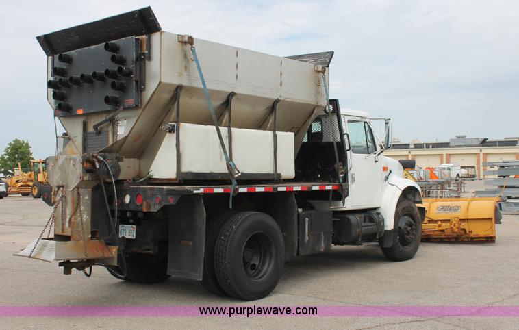 image for item H6360 1996 International 4900 flatbed dump truck