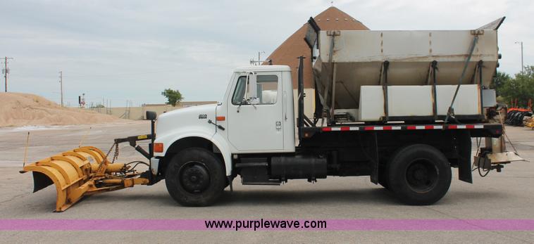 image for item H6360 1996 International 4900 flatbed dump truck