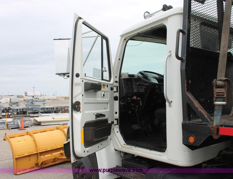 image for item H6360 1996 International 4900 flatbed dump truck