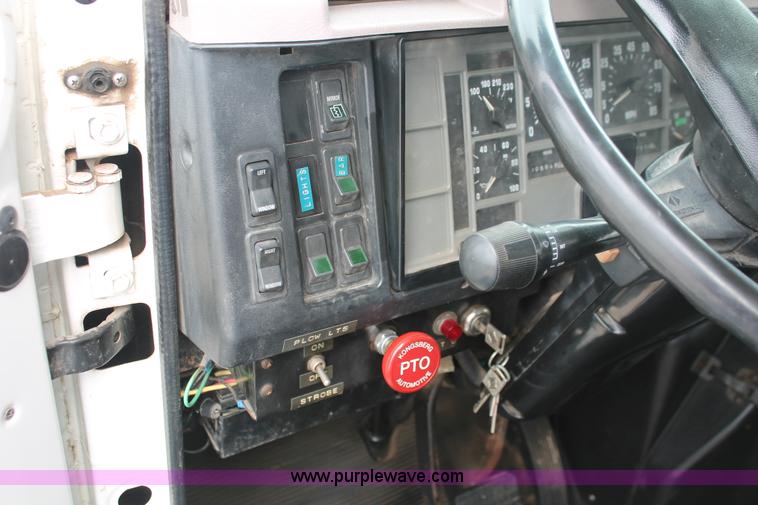 image for item H6360 1996 International 4900 flatbed dump truck