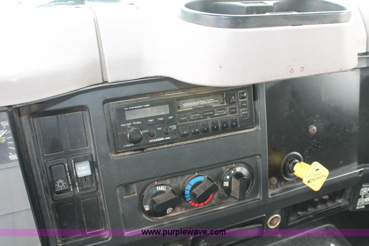 image for item H6360 1996 International 4900 flatbed dump truck