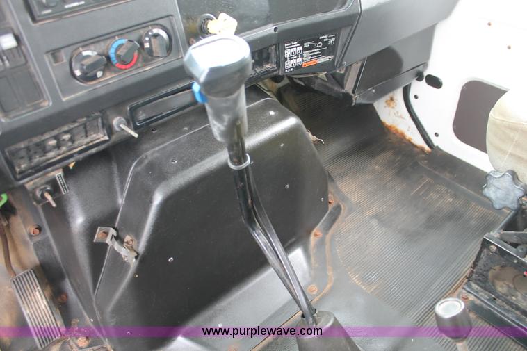 image for item H6360 1996 International 4900 flatbed dump truck