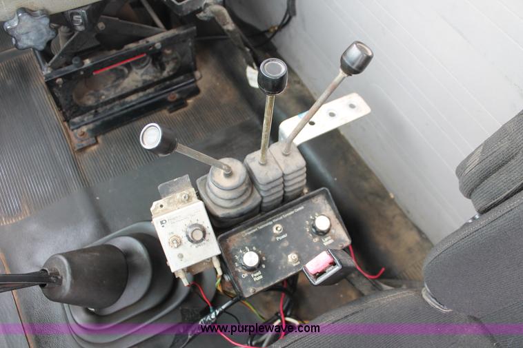 image for item H6360 1996 International 4900 flatbed dump truck