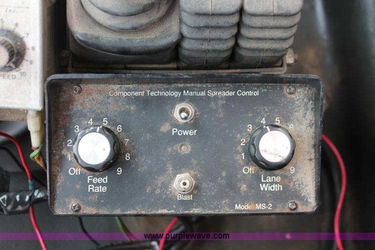 image for item H6360 1996 International 4900 flatbed dump truck