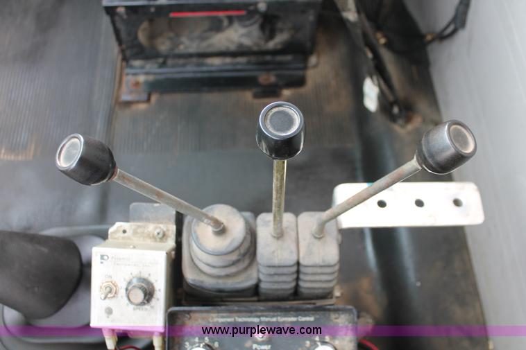 image for item H6360 1996 International 4900 flatbed dump truck