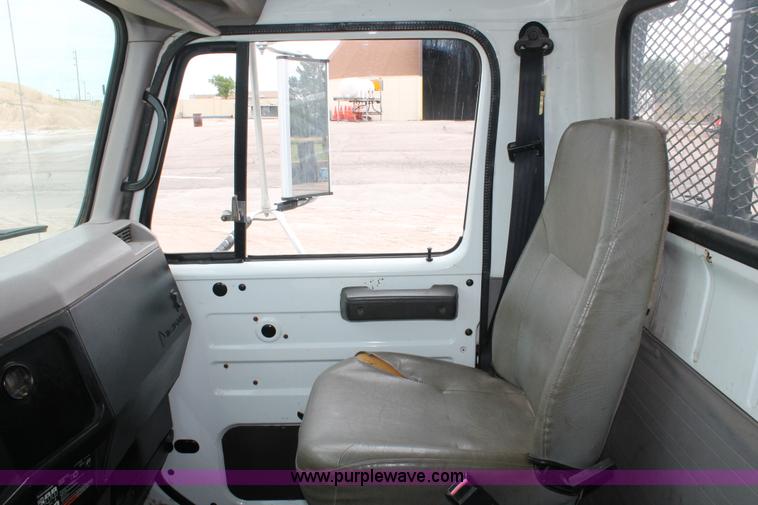 image for item H6360 1996 International 4900 flatbed dump truck