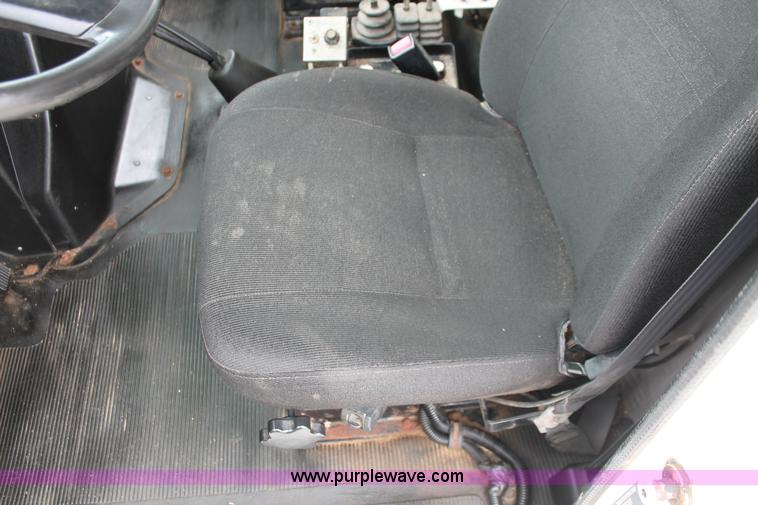 image for item H6360 1996 International 4900 flatbed dump truck