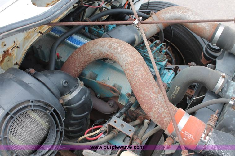 image for item H6360 1996 International 4900 flatbed dump truck