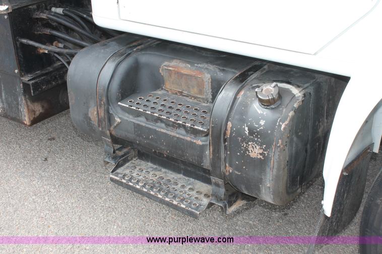 image for item H6360 1996 International 4900 flatbed dump truck