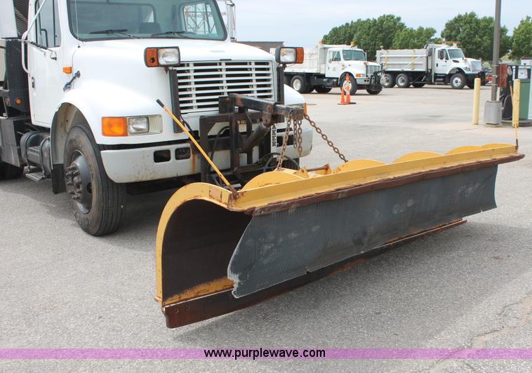 image for item H6360 1996 International 4900 flatbed dump truck