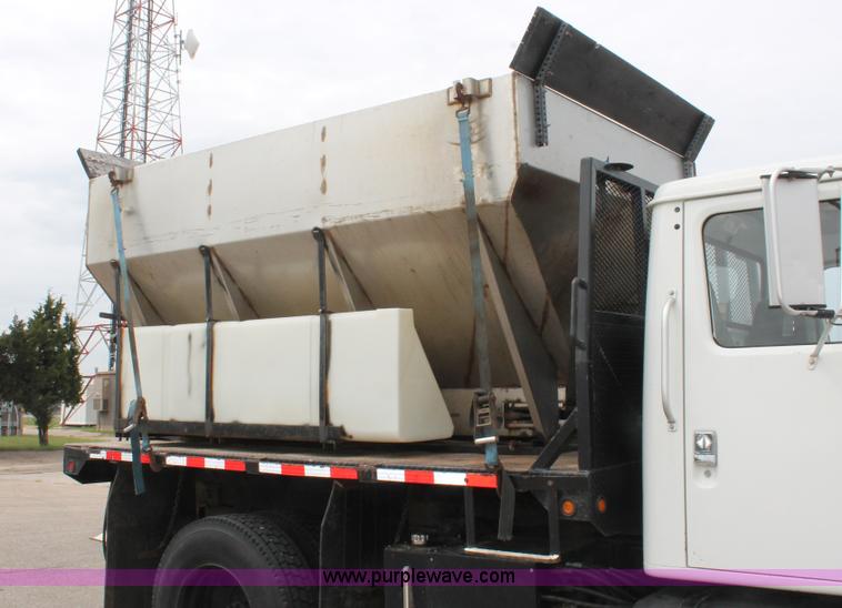 image for item H6360 1996 International 4900 flatbed dump truck