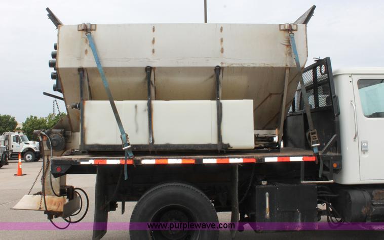image for item H6360 1996 International 4900 flatbed dump truck