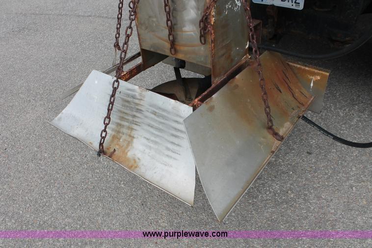 image for item H6360 1996 International 4900 flatbed dump truck