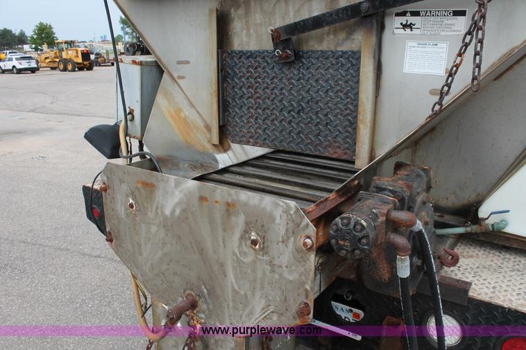 image for item H6360 1996 International 4900 flatbed dump truck