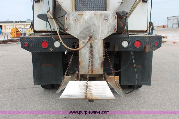image for item H6360 1996 International 4900 flatbed dump truck