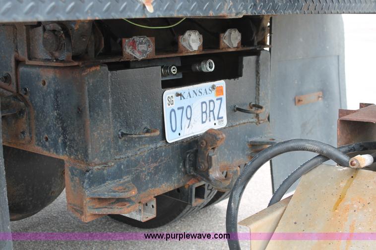 image for item H6360 1996 International 4900 flatbed dump truck