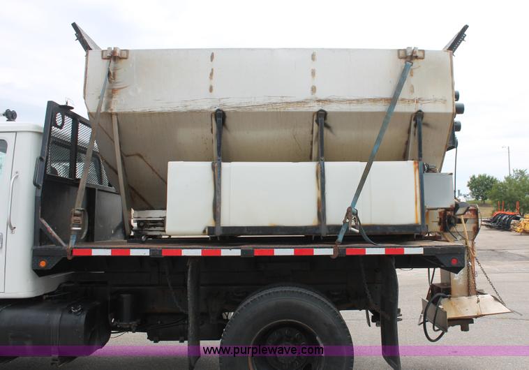 image for item H6360 1996 International 4900 flatbed dump truck