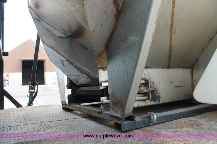 image for item H6360 1996 International 4900 flatbed dump truck