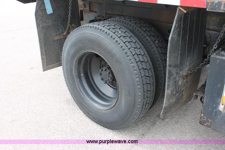 image for item H6360 1996 International 4900 flatbed dump truck