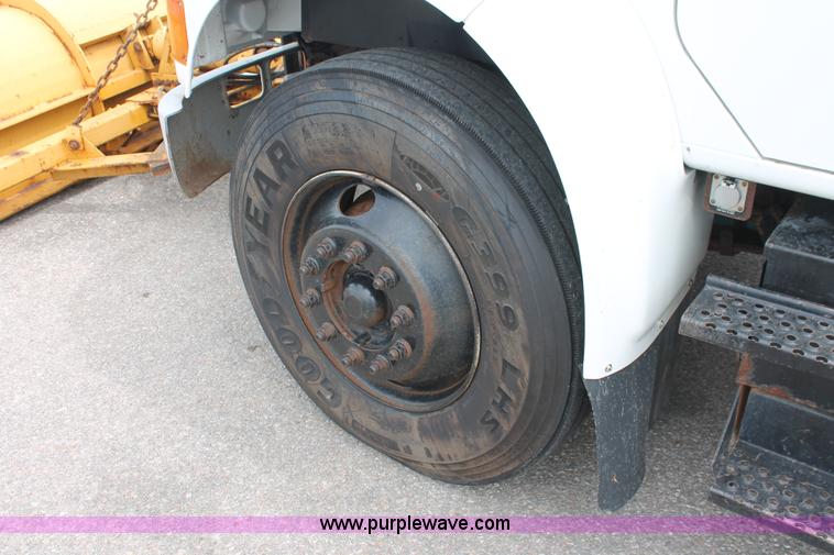 image for item H6360 1996 International 4900 flatbed dump truck