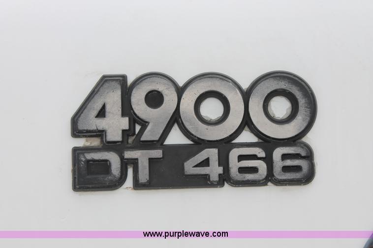 image for item H6360 1996 International 4900 flatbed dump truck