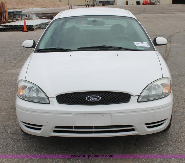 image for item H6365 2006 Ford Taurus SEL