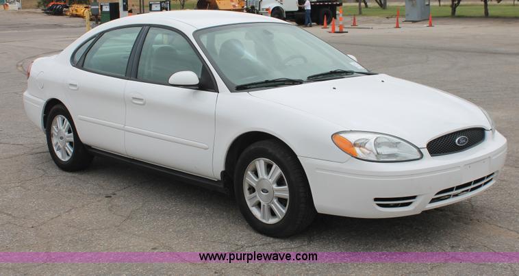 image for item H6365 2006 Ford Taurus SEL