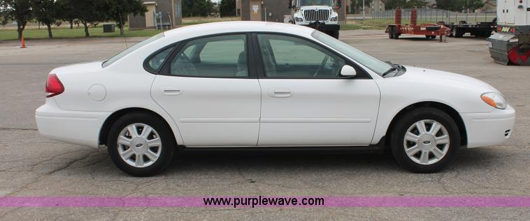 image for item H6365 2006 Ford Taurus SEL