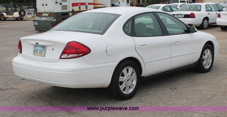 image for item H6365 2006 Ford Taurus SEL