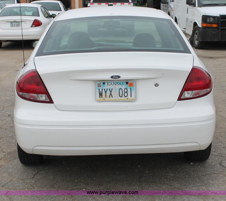 image for item H6365 2006 Ford Taurus SEL