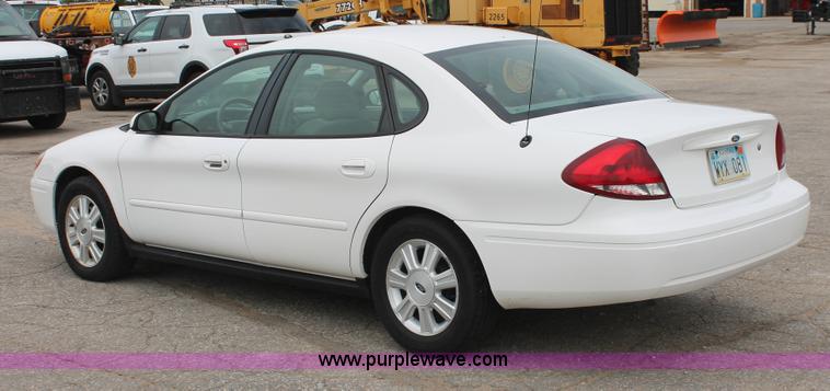 image for item H6365 2006 Ford Taurus SEL
