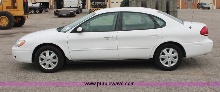 image for item H6365 2006 Ford Taurus SEL