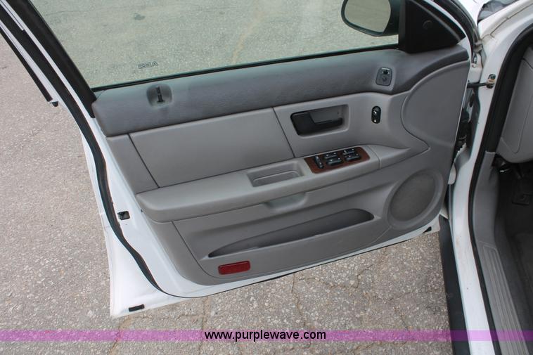 image for item H6365 2006 Ford Taurus SEL