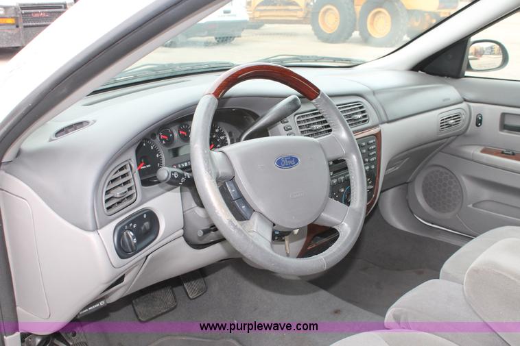 image for item H6365 2006 Ford Taurus SEL