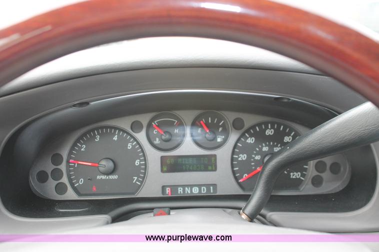 image for item H6365 2006 Ford Taurus SEL