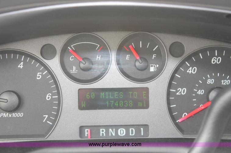 image for item H6365 2006 Ford Taurus SEL